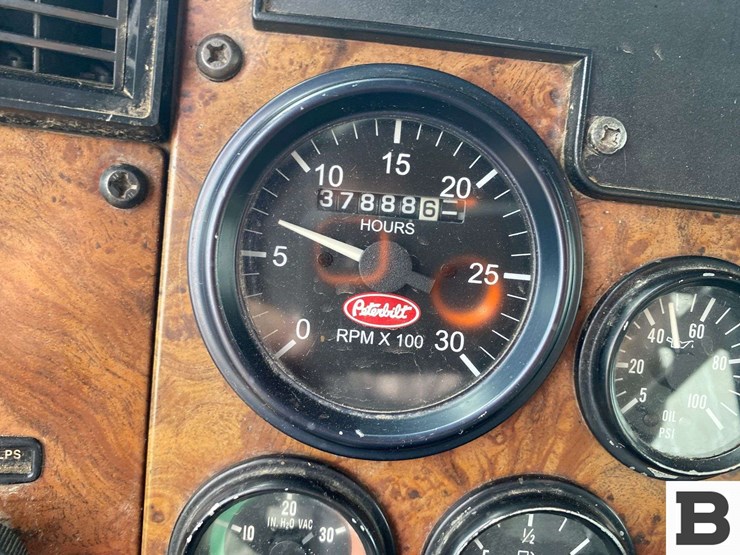 2003-peterbilt-330-image-49