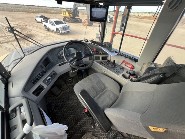2020-volvo-a60h-image-32