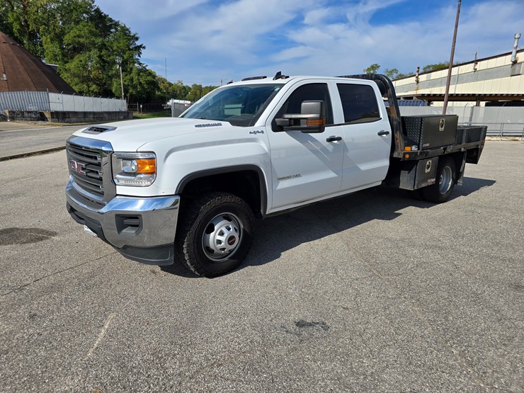 2017-gmc-sierra-3500-image-3