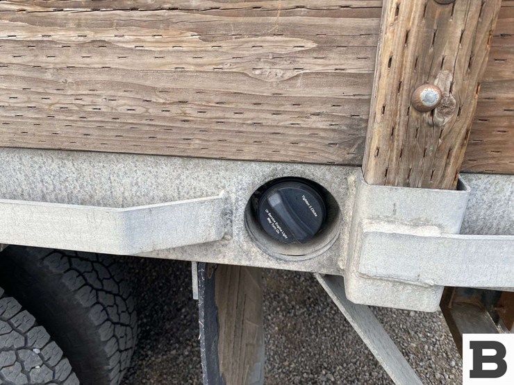 2004-chevrolet-silverado-3500-image-18