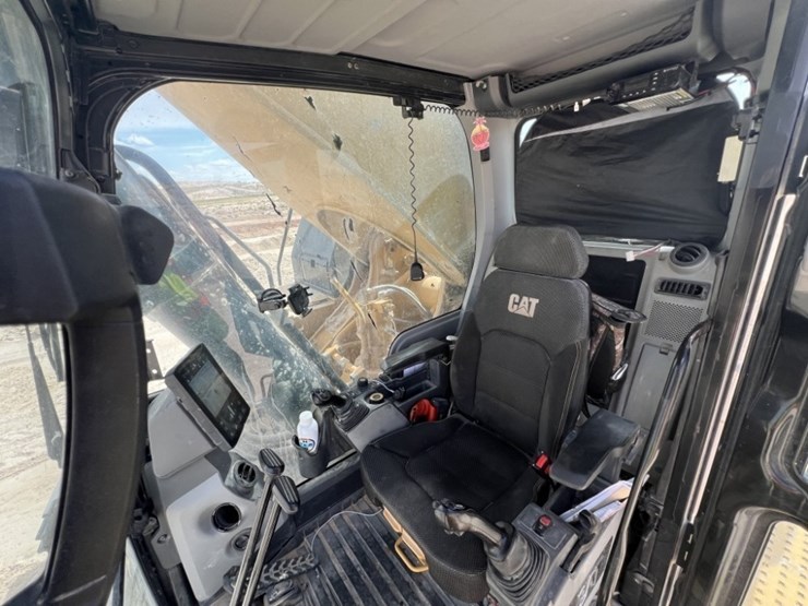 2021-caterpillar-395-image-41