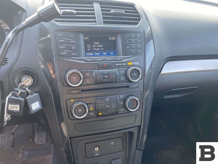 2018-ford-explorer-image-26