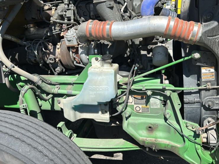 2023-peterbilt-579-image-30