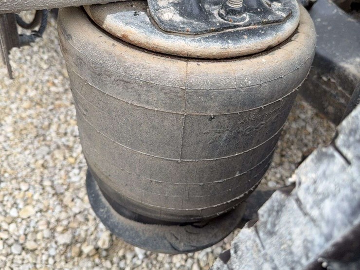 2012-freightliner-cascadia-113-image-34