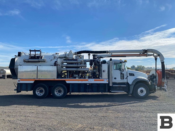 2017-mack-granite-gu713-image-8