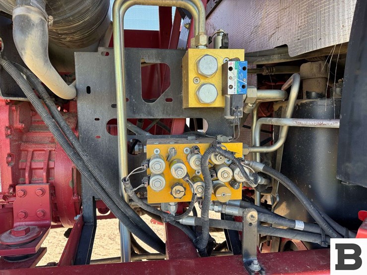 new-holland-h8040-image-38