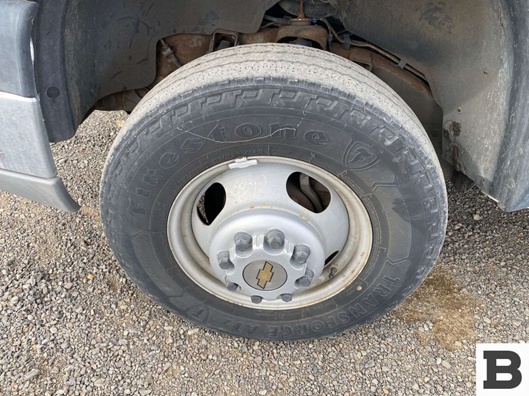 2004-chevrolet-silverado-3500-image-10