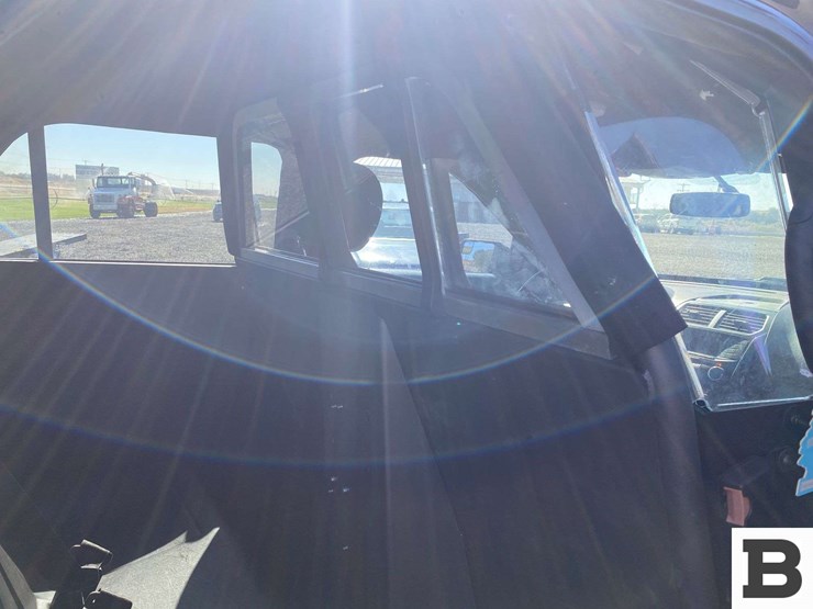 2018-ford-explorer-image-18