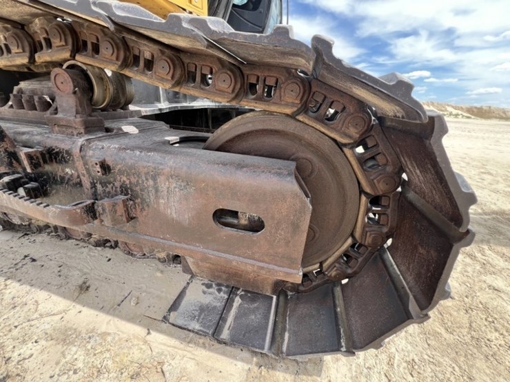 2018-deere-670g-lc-image-32