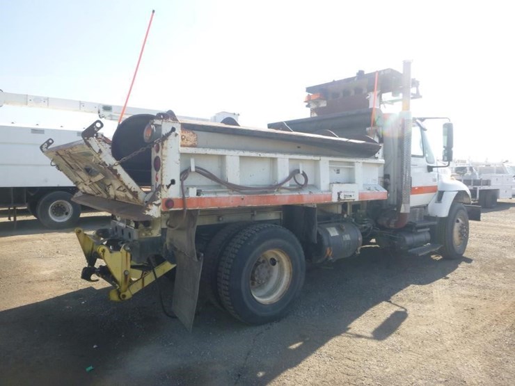 2003-international-7400-image-3