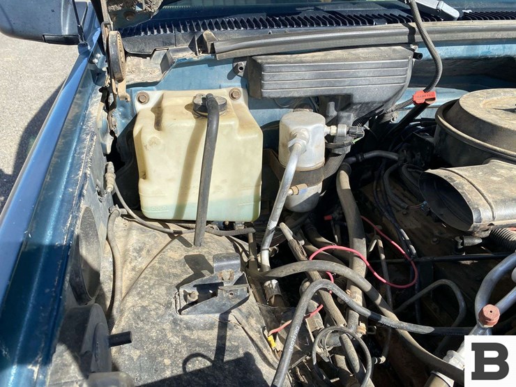 1993-gmc-suburban-image-39