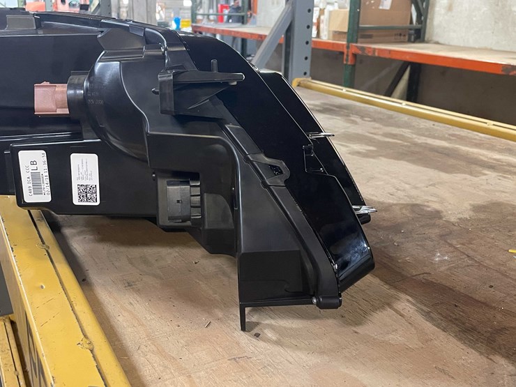 #8606-•-lincoln-suv-headlights-(pr12)-image-13