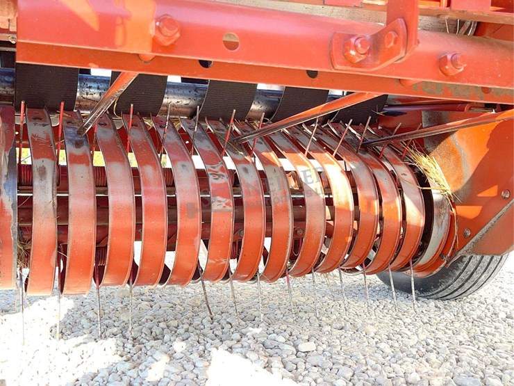 hesston-530-image-24