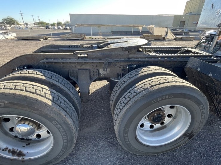 2018-peterbilt-367-image-24