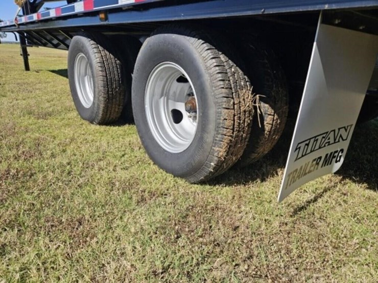 2023-titan-trailer-image-8