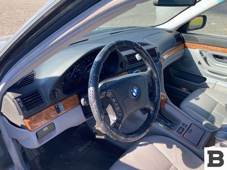 2001-bmw-740-sedan-image-24