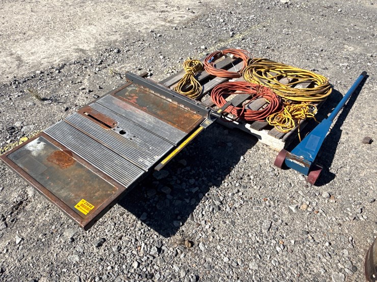 #25646-•-craftman-10"-motorized-table-saw,drop-cords-&-barrel-dolly-image-4