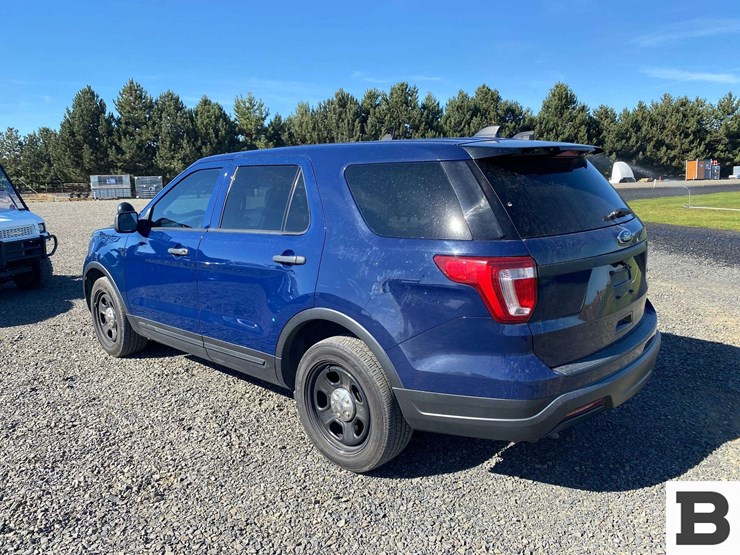 2018-ford-explorer-image-3