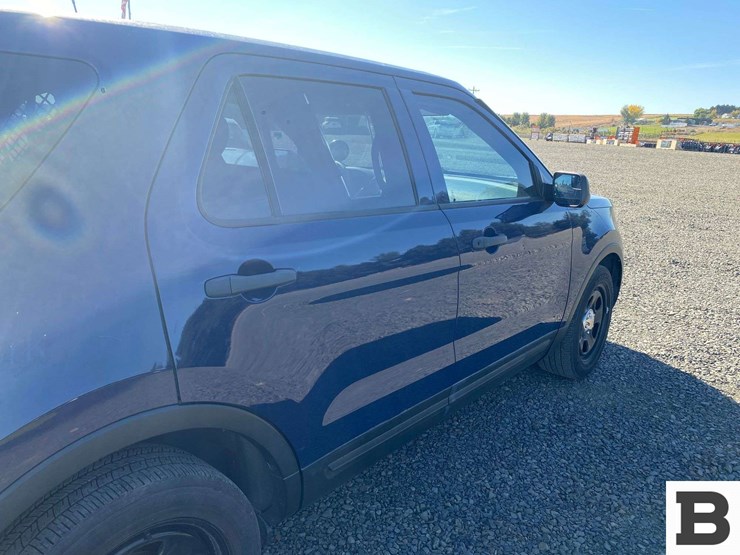 2018-ford-explorer-image-16