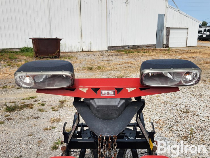 western-ultra-finish-7'-6"-snow-plow-image-19