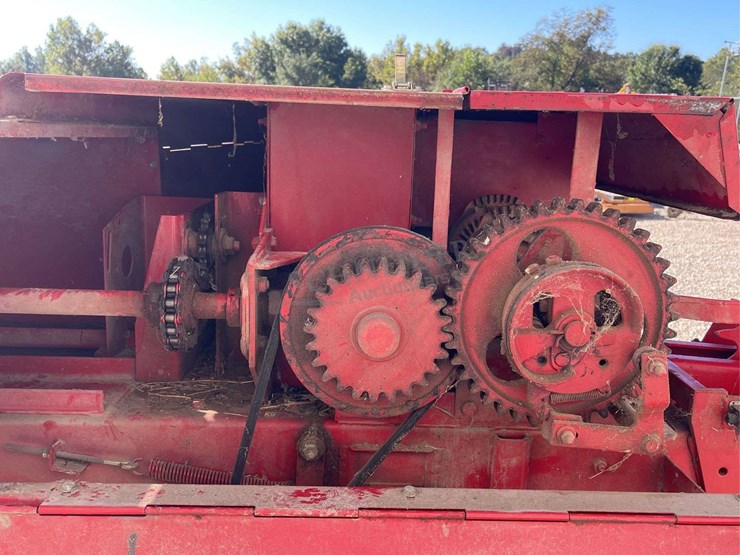 new-holland-565-image-31