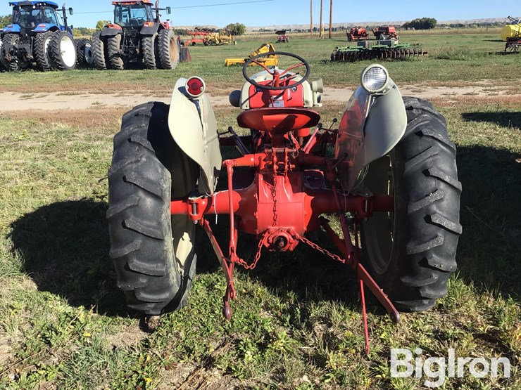 1946-ford-8n-image-6