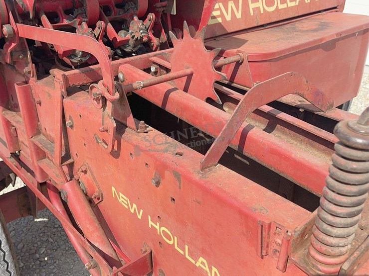 new-holland-275-image-19