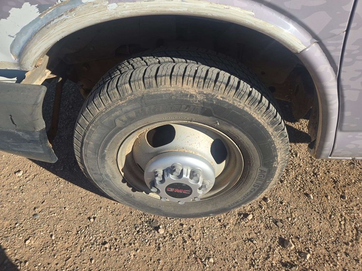 2003-gmc-3500-image-8