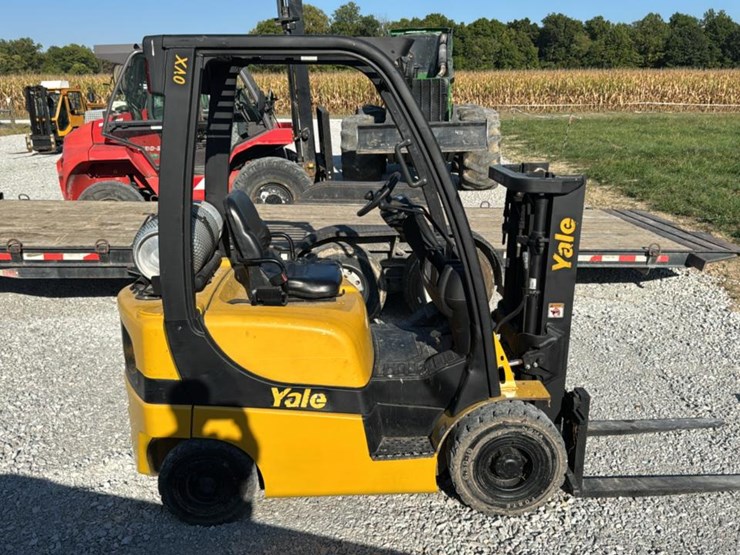#1354-•-yale-forklift-image-3