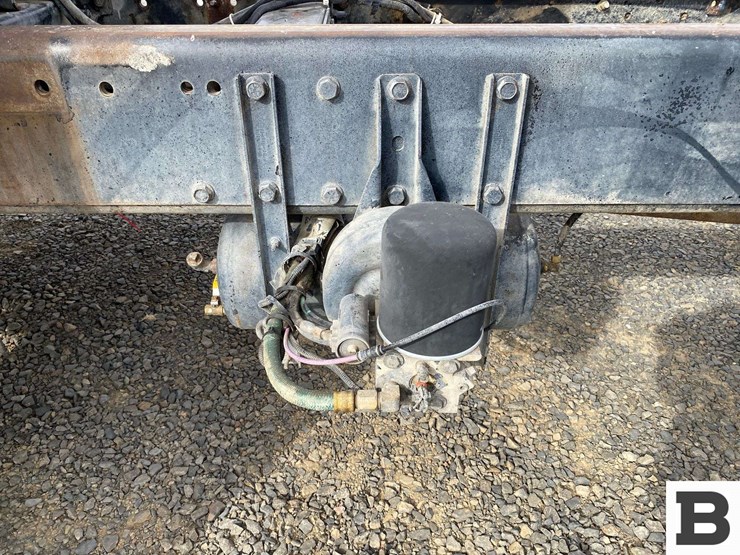 2003-peterbilt-330-image-12