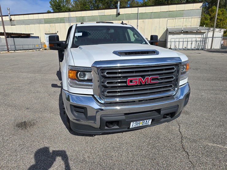 2017-gmc-sierra-3500-image-39