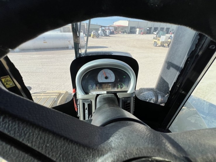 2016-challenger-mt965e-image-47