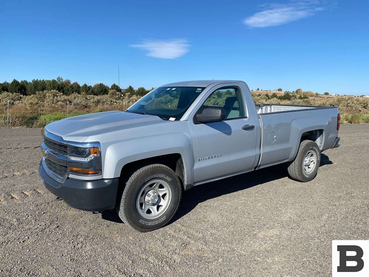 2017-chevrolet-silverado-1500-image-1
