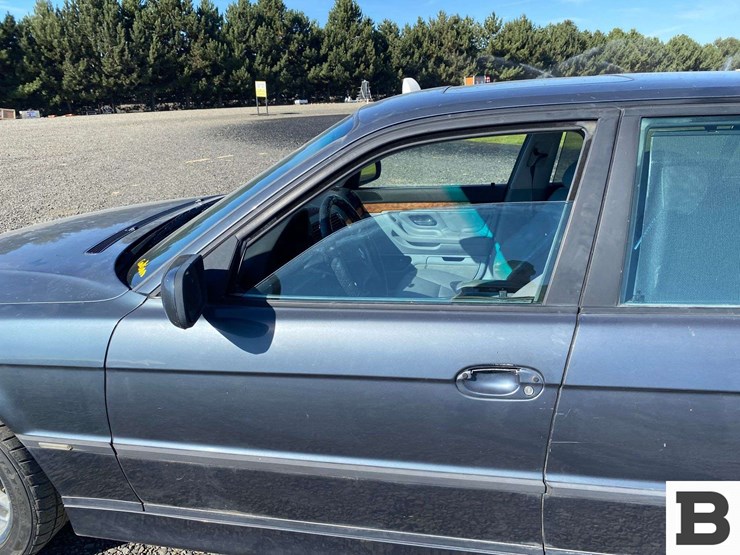 2001-bmw-740-sedan-image-12