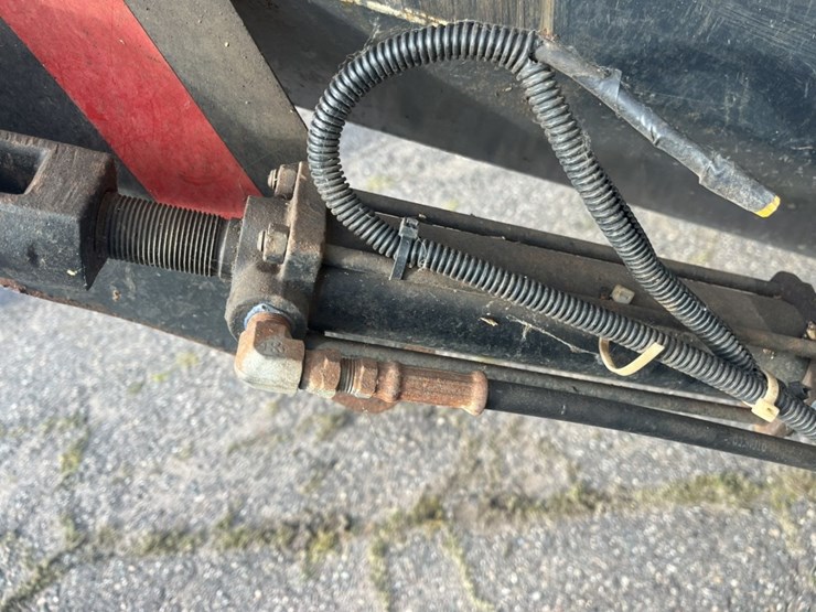 2011-international-7600-image-54