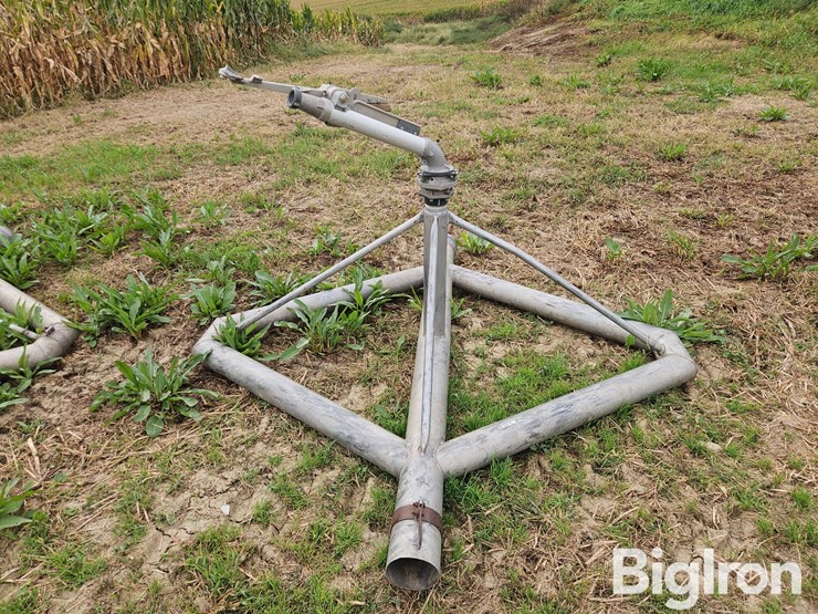 big-gun-irrigation-sprinkler-on-aluminum-stand-image-1