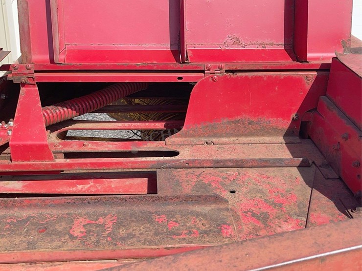 new-holland-275-image-29