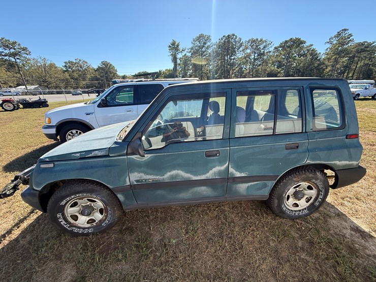 #37-•-#265-•-1996-geo-tracker-multipurpose-vehicle-(mpv)-image-7