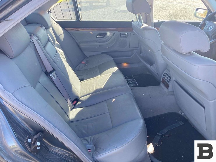 2001-bmw-740-sedan-image-21