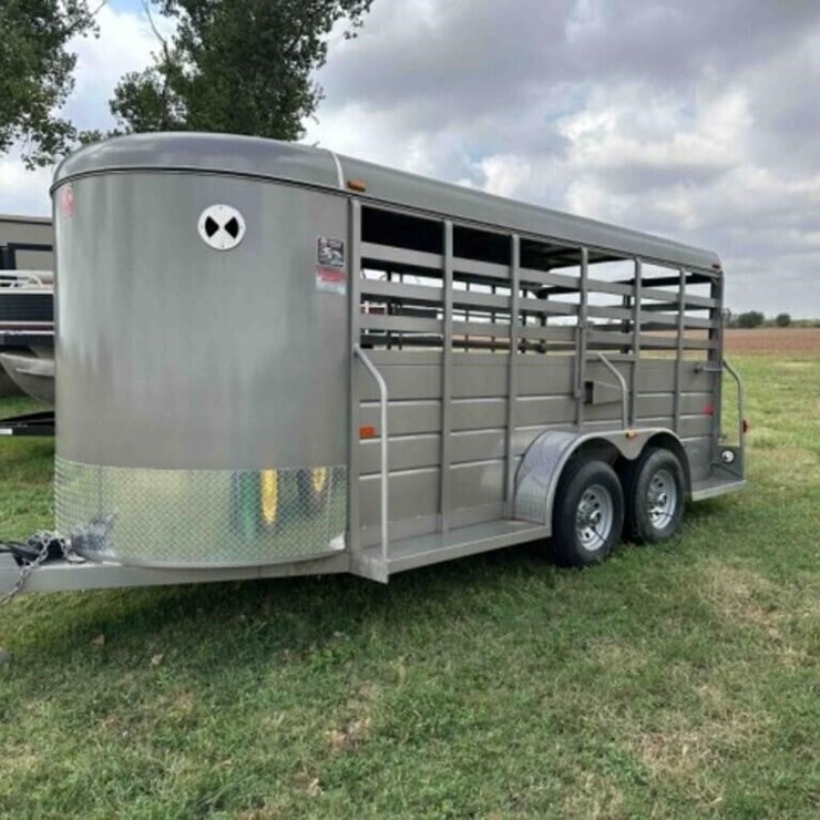 2023 W-W 16' LIVESTOCK TRAILER