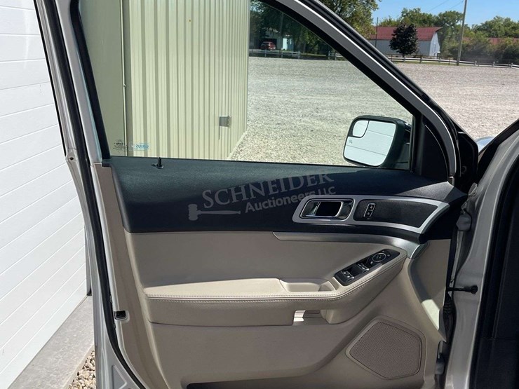 2013-ford-explorer-image-32