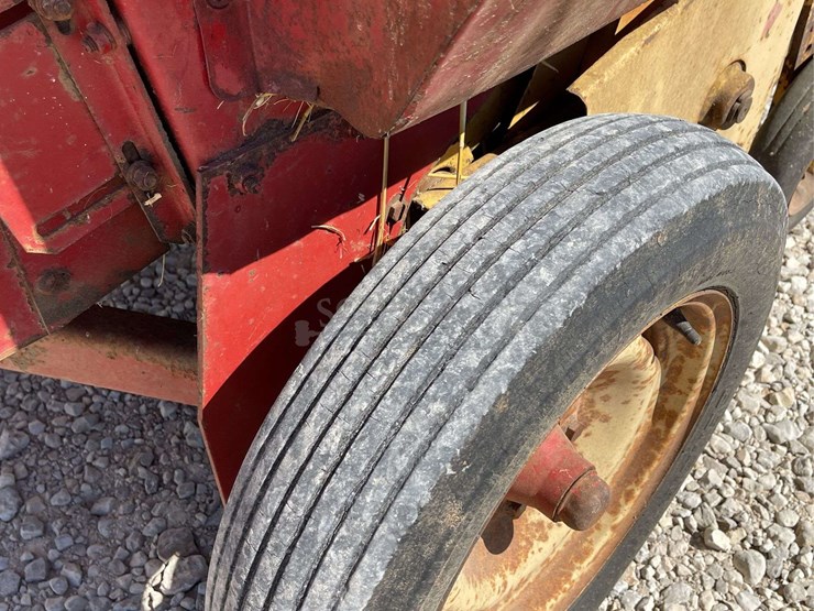 new-holland-275-image-15