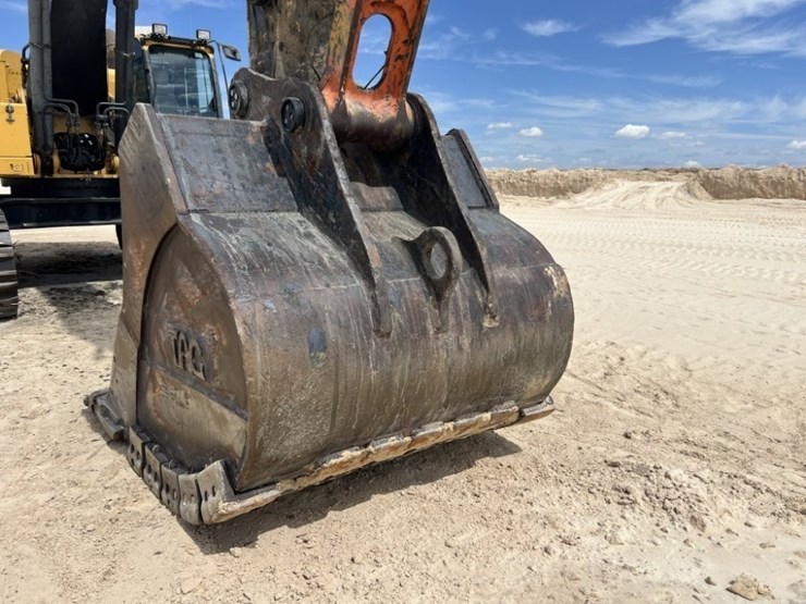 2018-deere-670g-lc-image-8