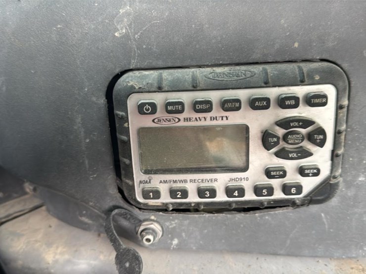 #1100-•-2018-kubota-svl95-2-skid-steer-image-29