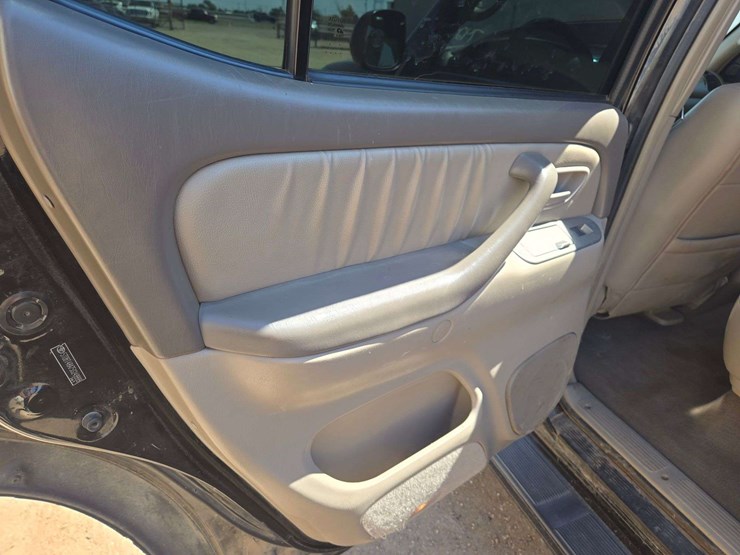 2005-toyota-sequoia-limited-image-5