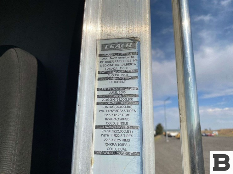 2006-peterbilt-320-image-45