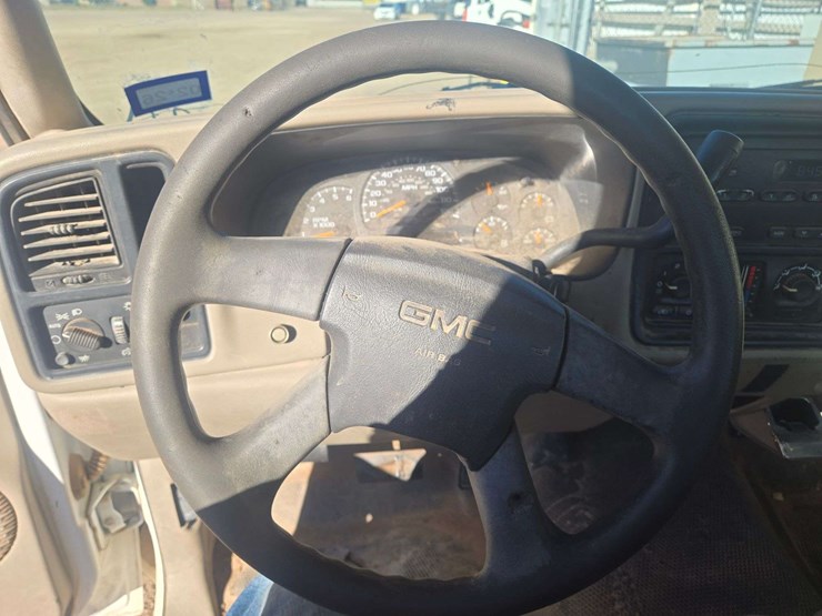 2004-gmc-sierra-2500-image-15