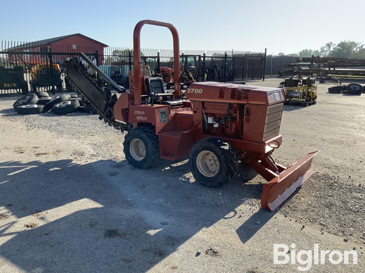 2000-ditch-witch-3700dd-image-3
