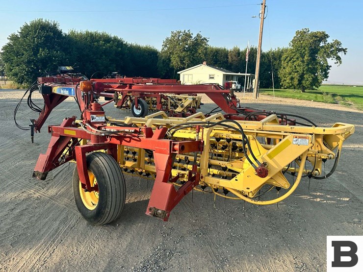 new-holland-216-image-4