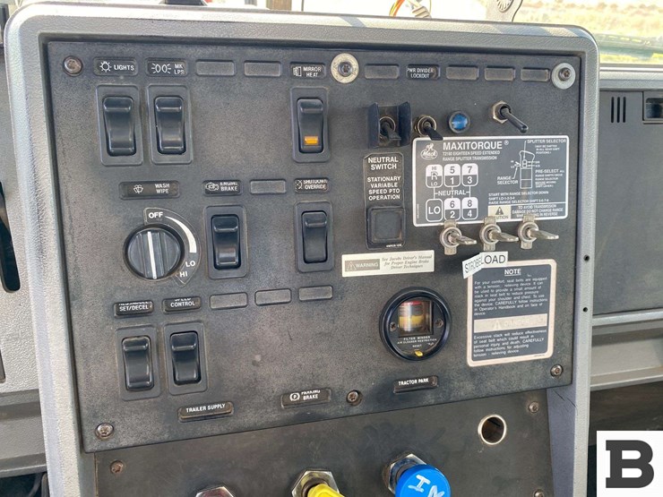 1995-mack-ch613-image-57